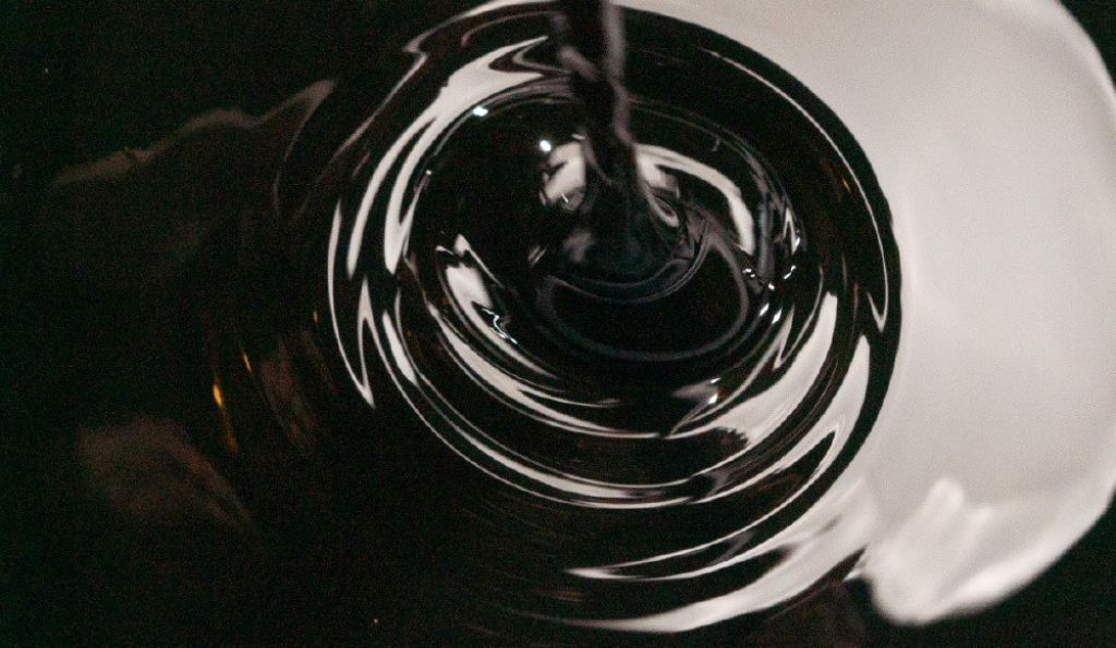 Molasses inclusion and mixing